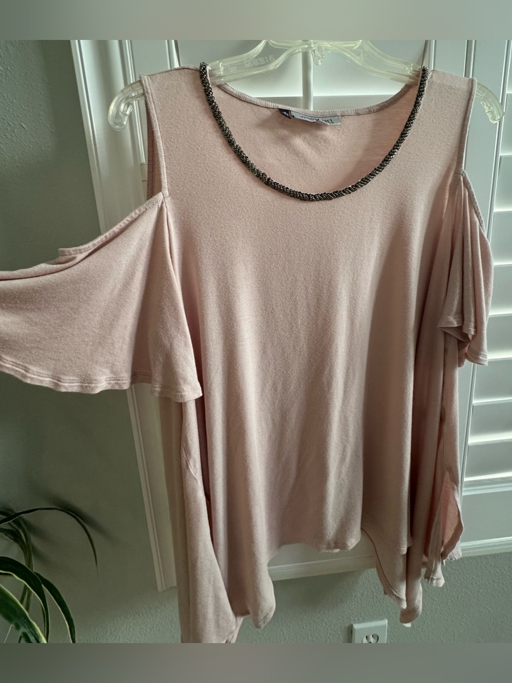 Beautiful Jennifer Lopez size XL blush pink drapey loose open shoulder shirt top